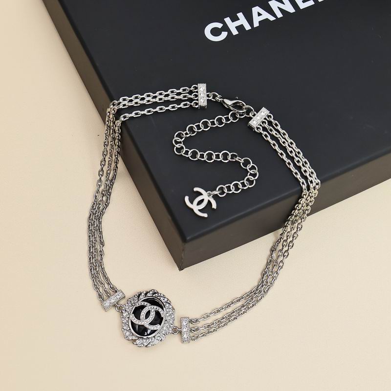 Chanel necklace 06yxh17